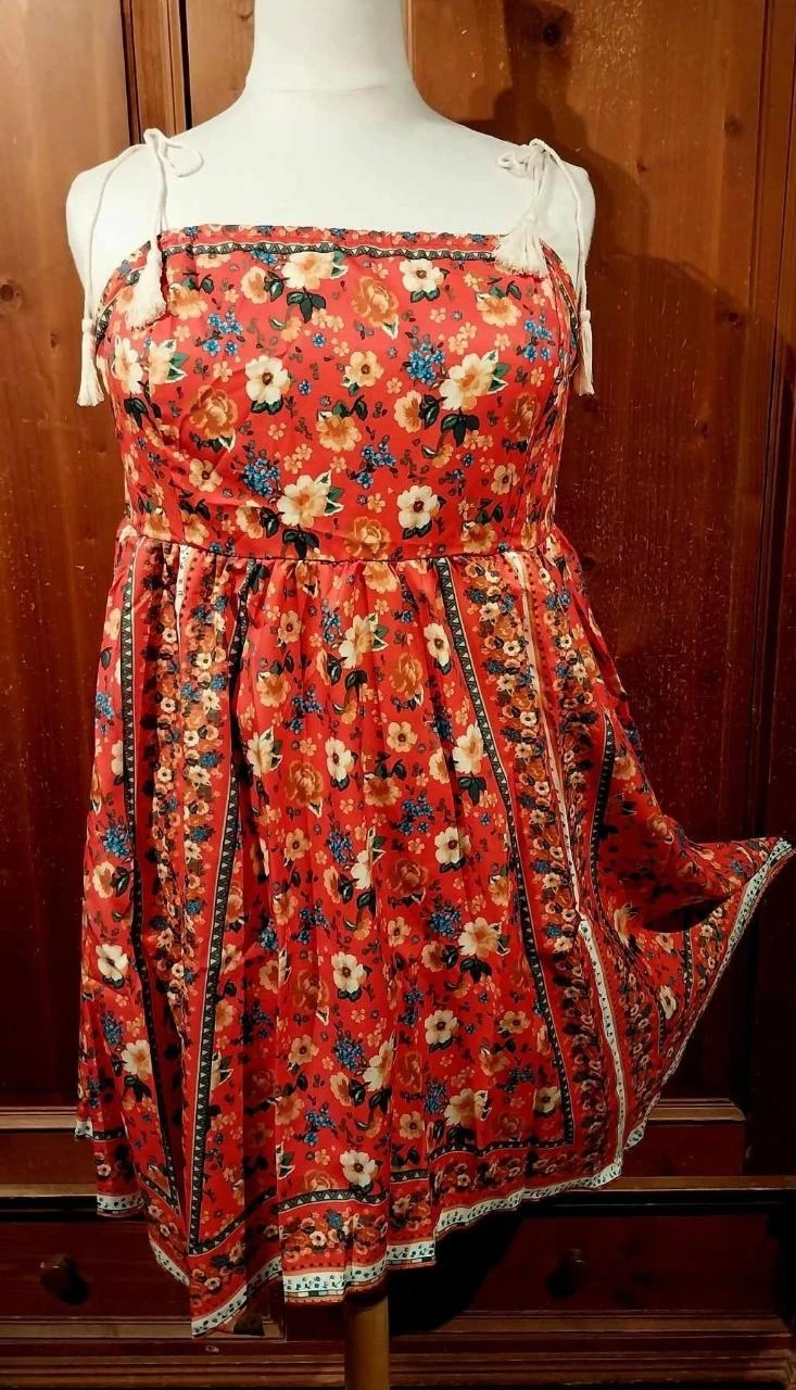 leuk oranje punten jurkje 48-50